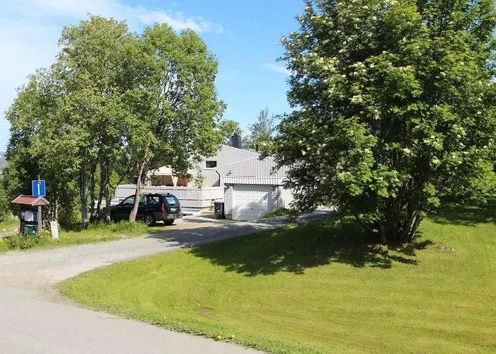 3 Bedrooms Apartment! Close To Aurora Observatory.