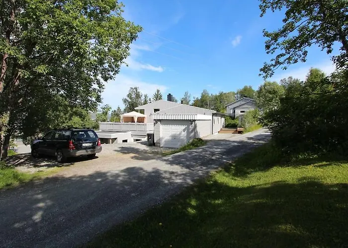 3 Bedrooms Apartment! Close To Aurora Observatory.