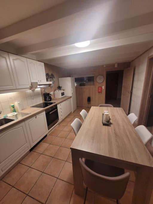 3 Bedrooms Apartment! Close To Aurora Observatory. *