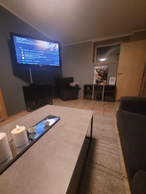 3 Bedrooms Apartment! Close To Aurora Observatory.